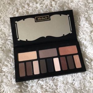 KVD shade and light palette